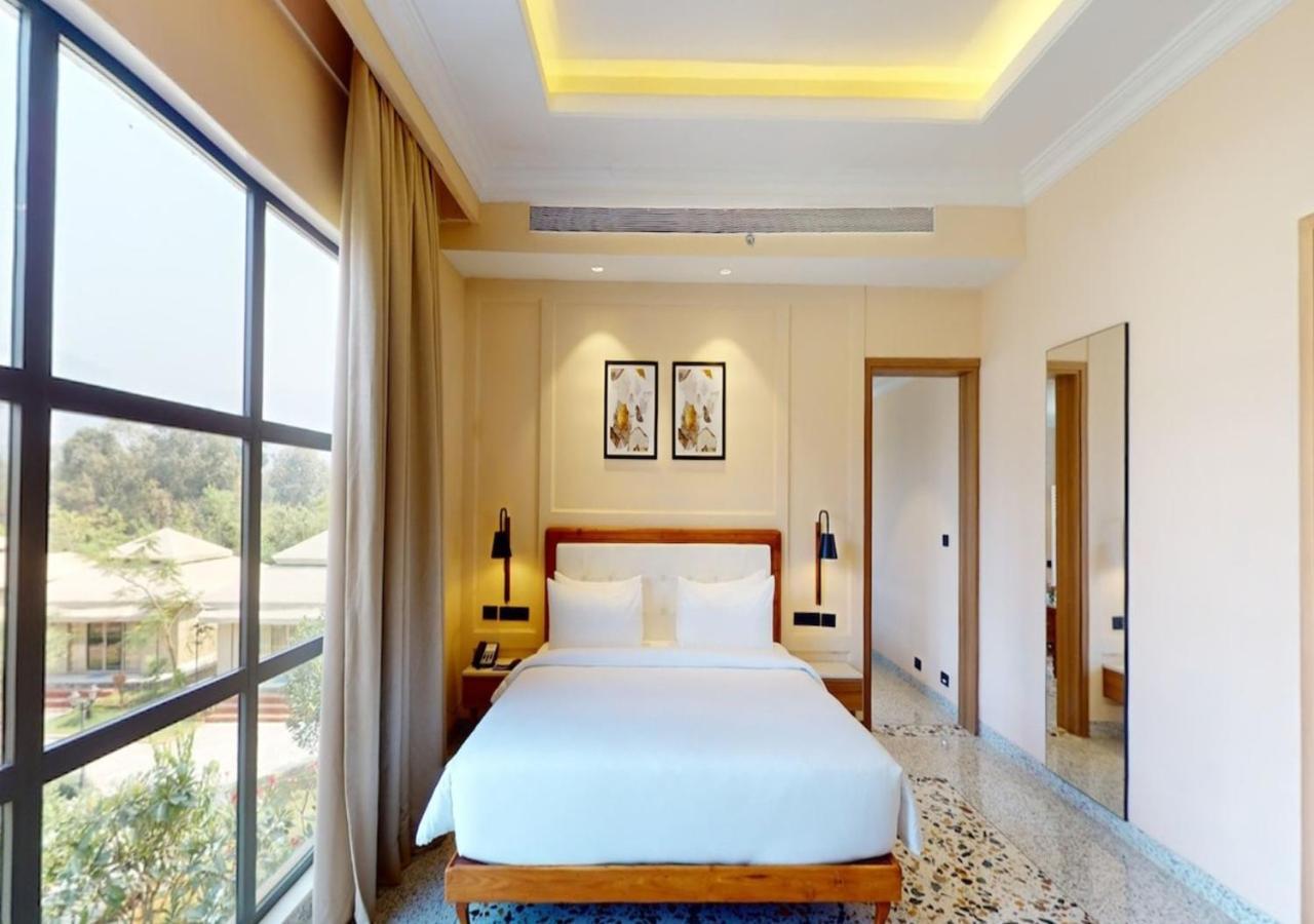 Radisson Blu Plaza Resort & Convention Centre Karjat Buitenkant foto